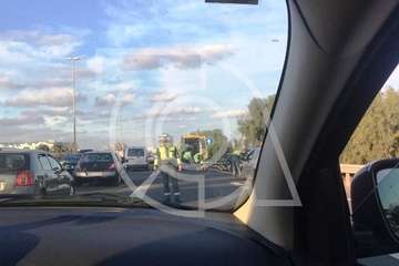 Un motorista se fractura una pierna en un accidente en la GC-1, a la altura de La Mareta (Foto TA)